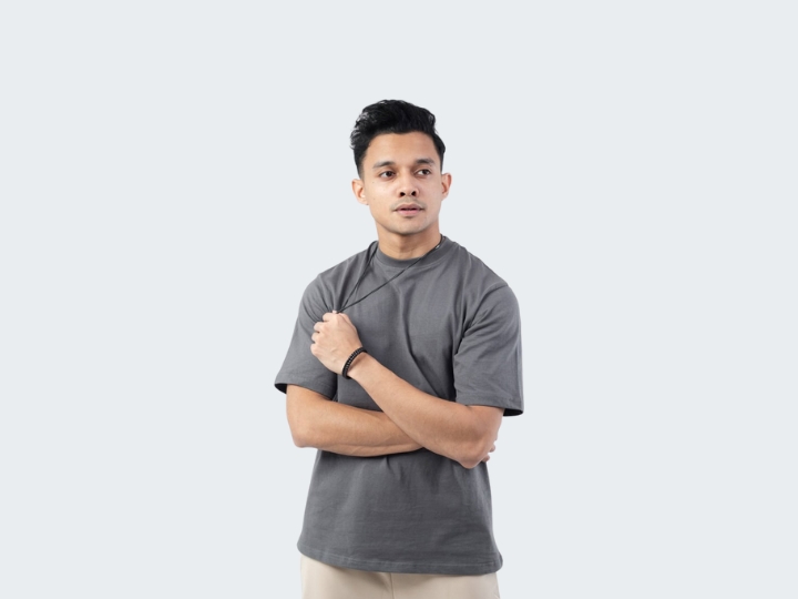 𝗠𝗲𝗻’𝘀 𝗢𝘃𝗲𝗿𝘀𝗶𝘇𝗲𝗱 𝗗𝗿𝗼𝗽 𝗦𝗵𝗼𝘂𝗹𝗱𝗲𝗿 𝗦𝗼𝗹𝗶𝗱 𝗧-𝘀𝗵𝗶𝗿𝘁