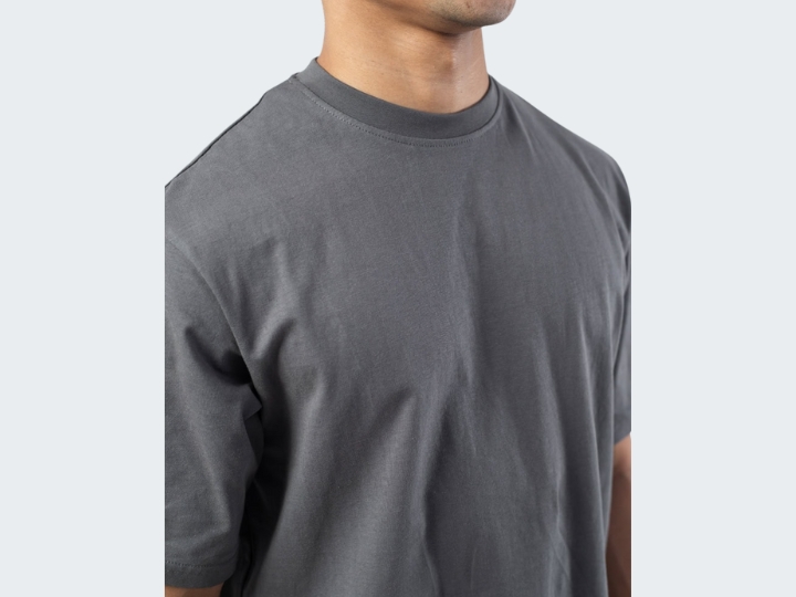 𝗠𝗲𝗻’𝘀 𝗢𝘃𝗲𝗿𝘀𝗶𝘇𝗲𝗱 𝗗𝗿𝗼𝗽 𝗦𝗵𝗼𝘂𝗹𝗱𝗲𝗿 𝗦𝗼𝗹𝗶𝗱 𝗧-𝘀𝗵𝗶𝗿𝘁 - Image 2